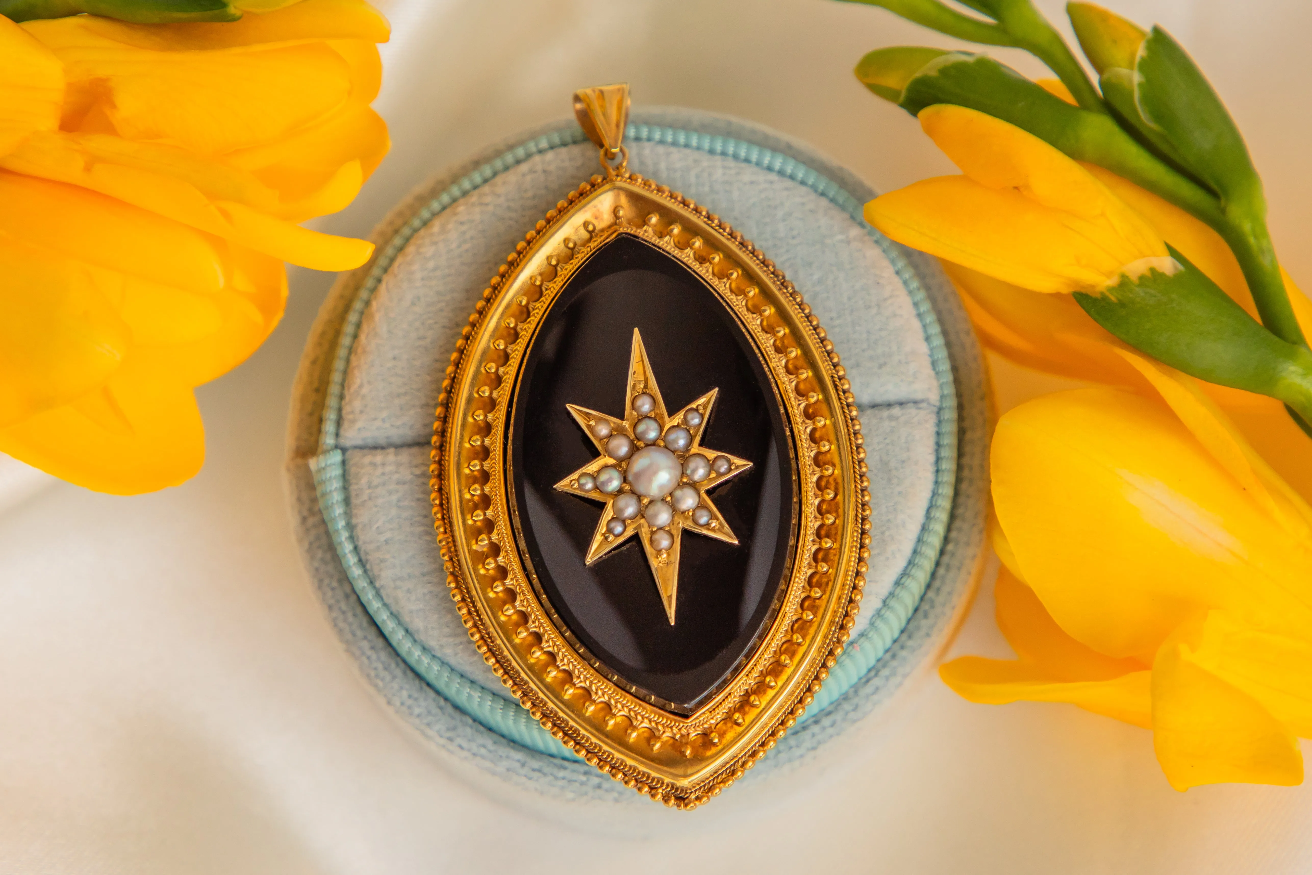 Antique 18ct Gold Starburst Pearl Onyx Etruscan Pendant