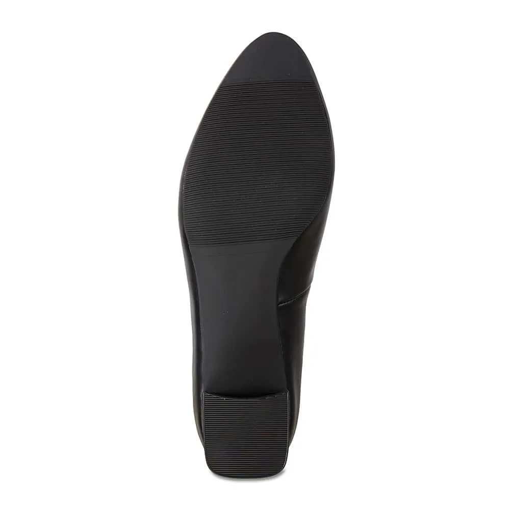 Carmen Heel in Black Leather