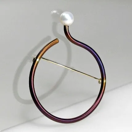 Round & Round Brooch- Single Pearl