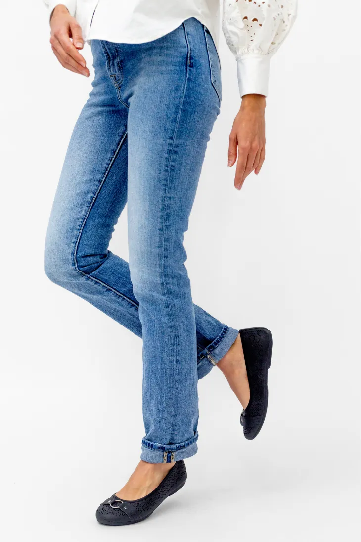 Round Toe Cut Out O-Ring Band Flats (Giovana)